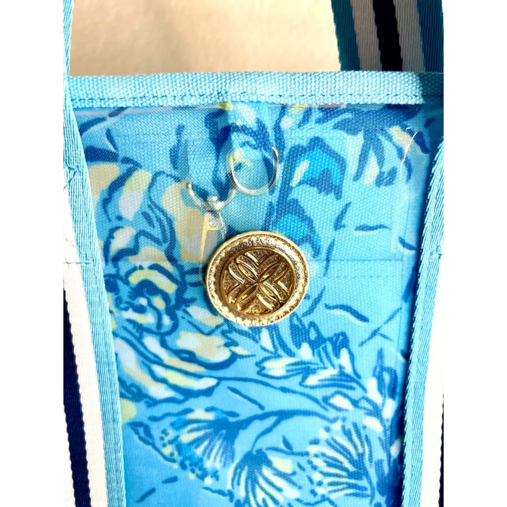 Lilly Pulitzer Mesh Beach/Pool Tote Bag in Bellevue Blue Breakers Beach print
